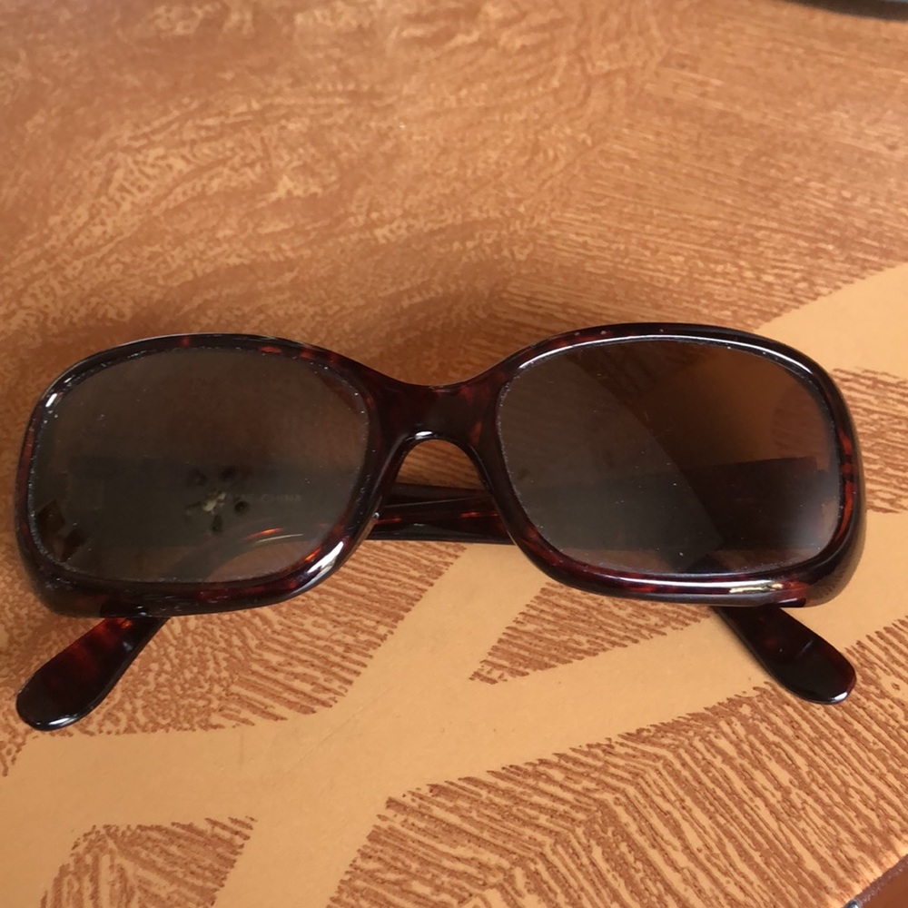 Tortoise shell sunglasses - Picture 6 of 7